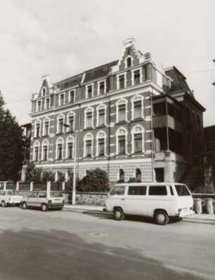 Doppelwohnhaus in Markneukirchen : Markneukirchen (Vogtlandkreis), Doppelwohnhaus (1898 ?), M. Schündler, Adorfer Straße 32/33, Straßenansicht