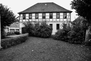 Ehem. erstes Pfarrhaus, 'Dietrich-Bonhoeffer-Haus' (Pfarrhaus); Schotten, Kirchstraße 34
