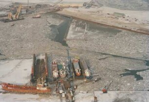 Hafen und Yachthafen Delfzijl im Eis