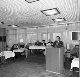Seminar "Management ABC", IHK Dresden : Seminar "Management ABC" in Dresden. Veranstaltung der IHK Dresden im April 1990 in der ehemaligen HO-Gaststätte "Am Zwinger"