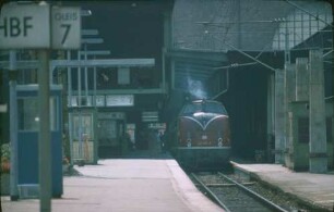 Stuttgart Hbf. Lok 221 104 DC 481 Stuttgart-Zürich Abfahrt