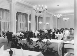 Dresden-Weißer Hirsch, Bautzner Landstraße 7. Parkhotel. Speiserestaurant (Ausstattung um 1970)