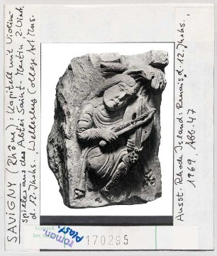 Savigny (Rhône): Kapitell mit Violinenspieler aus der Abteil Saint-Martin. Wellesley College Art Museum
