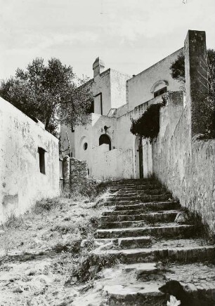 Capri. Via Cercola. Ansicht mit Eingang zur Villa Cercola (Nr. 6)
