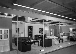 Ausstellungskojen des VEB Möbelkombinat Berlin (MKB) mit Sitzgruppen "Milva IV" und "Buchholz"