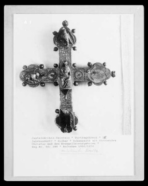 Vortragekreuz — Schauseite mit thronendem Christus und den Evangelistensymbolen