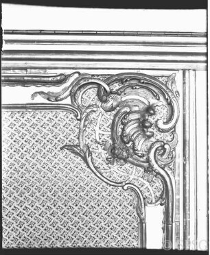 Potsdam, Neues Palaise, Wohnung Friedrich II., Speisezimmer, R.:215, Tapetenecke rechts unten neben der Tür der Nordwand.