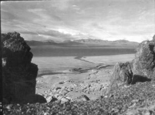 Indien. Kashmir. Ladakh. Karakorum. Lingschi-tang. Sirig-Jinganing-Kul (5222m) mit einem seiner südlichen Zuflüsse aus dem Karakorum