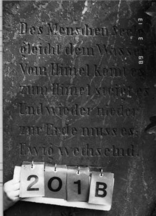 Grabstein 201 (Index: 100093633) Maße HxBxT: 217x80x35 cm Symbolik: Säulen, Wappenschild mit einem K ?, Verzierungen: Grabstein 201B