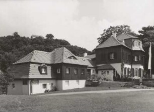 Radebeul, Weinbergstraße 44. Wohnhaus "Haus in der Sonne" und Nebengebäude (bez. 1770; 1920-1921, M. Hammitzsch)