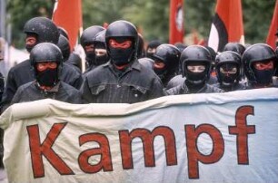 Gegendemo zum FAP-Treffen beim Rechtsextremisten Thorsten Heise in Northeim, am 04.06.94 (Autonome Antifa (M))