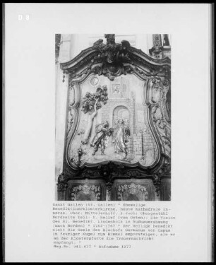 Chorgestühl, Rückwände mit Szenen aus dem Leben des Heiligen Benedikt, Nordseite, 5. Relief von Osten: Vision des Heiligen Benedikt von einer feurigen Kugel