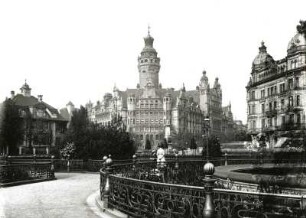Leipzig. Blick über die Anlagen am Rathausring. Neues Rathaus von Südwest