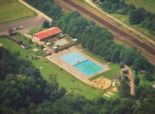 Plaue : Plaue. Freibad. Luftbild-Schrägaufnahme