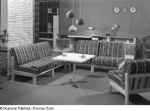 Couchtisch : Wohnzimmermöbel (1974). Sitzgruppe mit Couchtisch