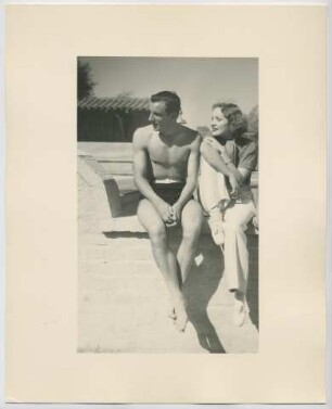 Fred Perry und Marlene Dietrich am Tennisplatz (Los Angeles, Oktober 1934) (Archivtitel)