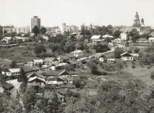 Suceava, Rumänien. Stadtteilansicht von der Festung (von Osten)
