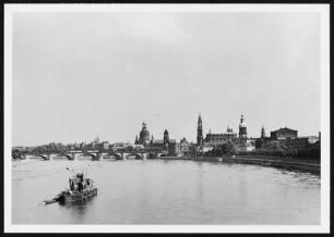 Silhouette der Altstadt : Dresden. Blick von der Marienbrücke über die Elbe gegen die Silhouette der Altstadt