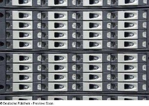DDN RAID System S2A9500 : Technische Universität Dresden, Zentrum für Informationsdienste und Hochleistungsrechnen. Trefftz-Bau. Dresden-Räcknitz, Zellescher Weg 16. DDN RAID System S2A9500