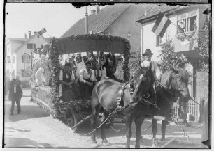 Erntedankfest in Sigmaringen 1933; Umzugswagen der Bauern aus Oberschmeien in der Leopoldstraße