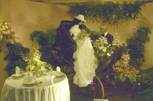 Freiburg: Stadthalle, Blumen- und Gartenausstellung, Modepuppe und Blumen, Blumen Döring, Freiburg