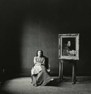 Die Schauspielerin Beatrice Straight in der Galerie Wildenstein (Harper's Bazaar)