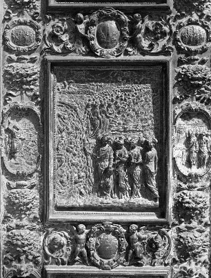 Tür im linken Portal der Hauptfassade : Bronzetür im linken Portal der Hauptfassade (um 1596; T. Vergelli, G. B. Vitali). Linker Flügel, viertes Bildfeld von oben. Loreto. Santuario della Santa Casa
