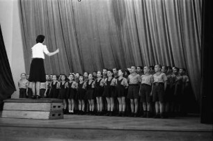 Bukarest: Casa Maresalului, Vorführung Kinderchor
