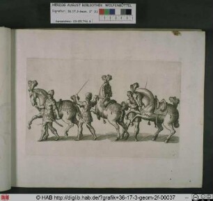 Drei federgeschmückte Pferde, die von Männern geführt werden.