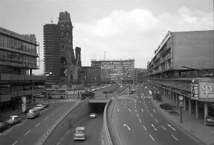 Berlin: Unterführung; Breitscheidplatz von der Brücke Budapester Straße