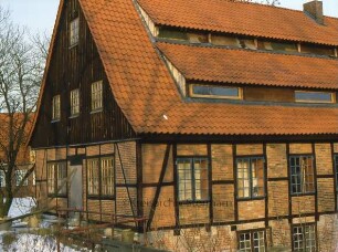 Drahtmühle: Frontseite mit Westgiebel