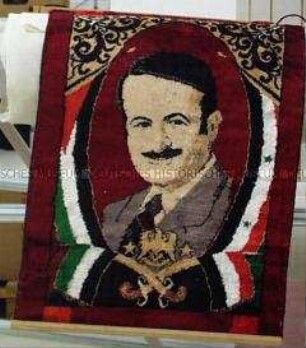 Wandteppich mit Porträt von Hafez al-Assad