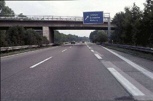 Hauptfahrbahn West (Karlsruhe Richtung Basel): Brücke von Norden