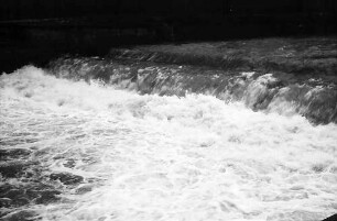 Freiburg: Wehr der Dreisam mit viel Wasser