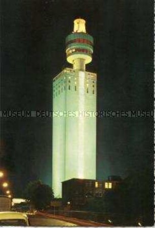Der Henninger-Turm in Frankfurt/Main bei Nacht