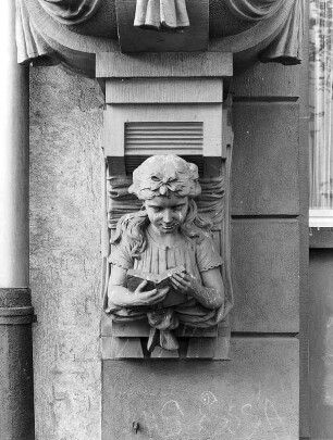 Deutschherrnschule - Portal; Frankfurt, Willemerstraße 24