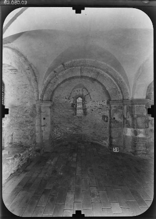 Ermsleben (Falkenstein/Harz-Ermsleben). Konradsburg (um 1200). Krypta. Inneres