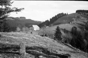 Gasthaus Rössle mit Bergsatttel in Nessellachen
