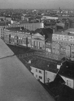 130° Panorama, Bild 1 von 7. Blick entlang dem Kurfürstendamm auf das Viktoria-Areal Richtung Breitscheidplatz. Berlin-Charlottenburg, Kurfürstendamm