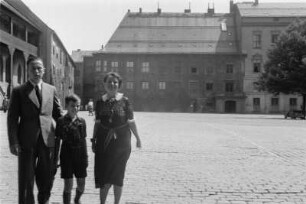 Familie Kupferschmidt im Königsberger Schloss (Ostpreußenreise 1939)