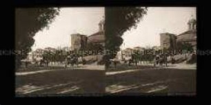 Belebte Straße zur Piazza delle Terme, Rom