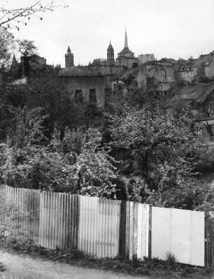 Bautzen. Blick von der Sporthalle Platz des Friedens nach Südost gegen Wendischen Turm, Reichenturm und Schülerturm