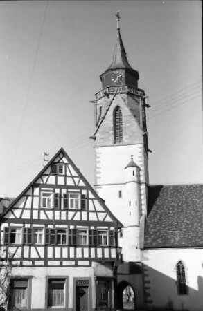 Dornstetten: Marktplatz mit Fachwerkhaus und Turm der evangelischen Martinskirche