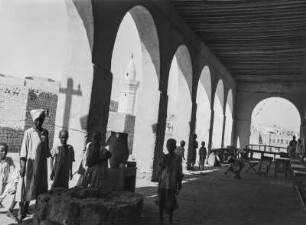 Kinder : Kinder unweit der Taj es Sir-Moschee in Sawakin