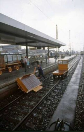 Ansbach Bahnsteig Unfall Gepäckkarren Bahnbedienstete