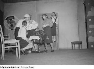 Szene aus dem Theaterstück "Spiel ins Leben" im Theater der Jungen Welt