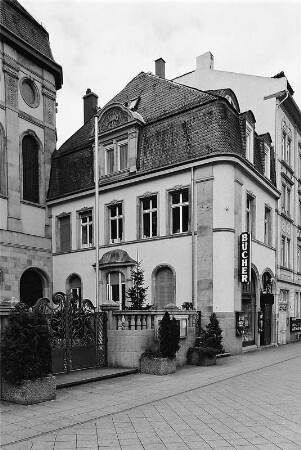 Marienkirche, Pfarr- und Küsterhaus; Offenbach, Bieberer Straße 51, Bieberer Straße 53, Bieberer Straße 55
