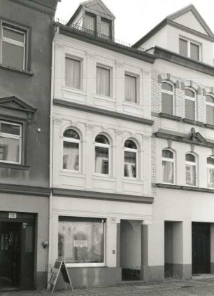 Rochlitz, Burgstraße 11. Wohnhaus mit Ladeneinbau (1888)