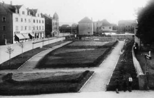 Coswig, ehemaliger Adolf-Hitler-Platz. Parkanlage Dresdner Straße, nach Erweiterung der Bahnhofstraße in den 1930er Jahren angelegt