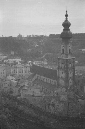 Burghausen: Blick von der Burg auf St. Jakobskirche und Salzach